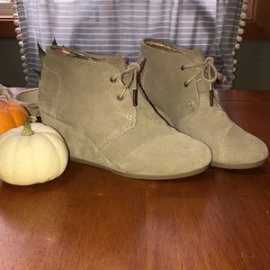 Toms Desert Suede Taupe Wedge Booties